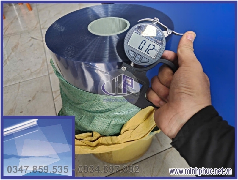 bia nhua pvc mong trong suot day 0 12mm dang cuon kho 80cm
