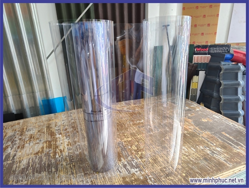 bia nhua pvc mong trong suot day 0 12mm dang cuon kho 80cm