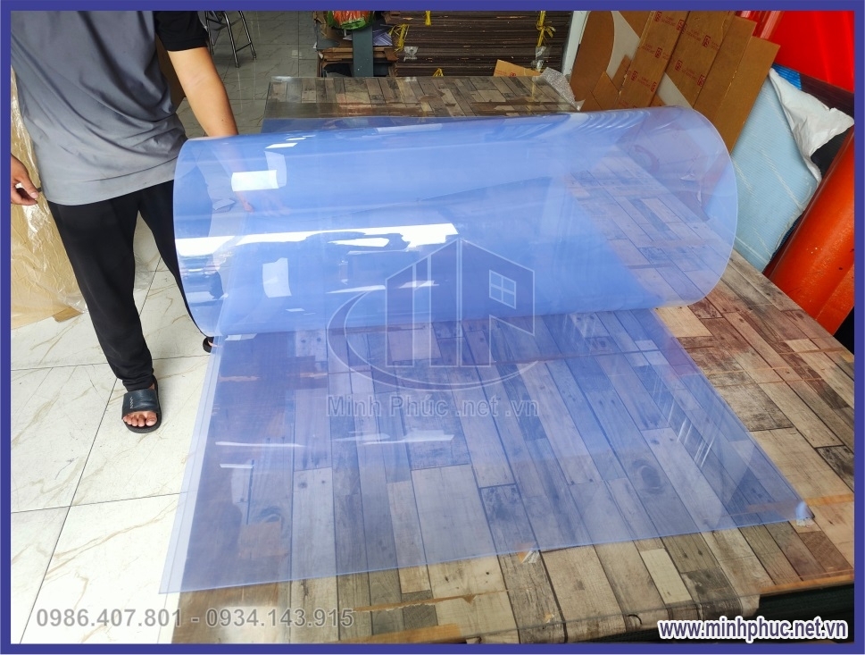 pvc board trong suot dang tam phang day 2mm dap khuong