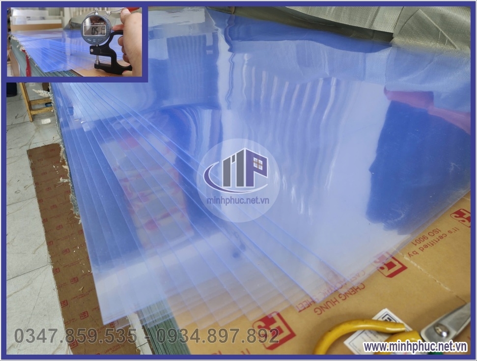 mu nhua pvc trong xanh dang tam day 0 5mm x 900 x 1800