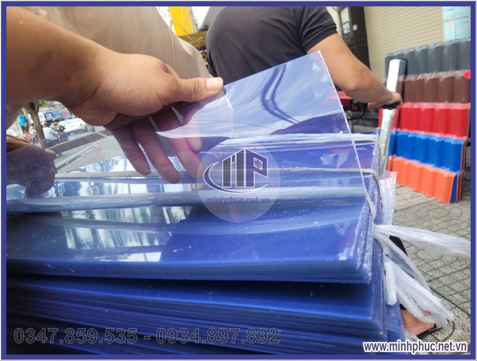 gia tam nhua mu plastic pvc trong xanh dang phang cat ep khuon rap dinh hinh