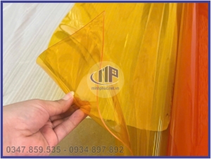mang nhua pvc trong suot mau vang day 1mm kho rong 1 4m x dai 30m